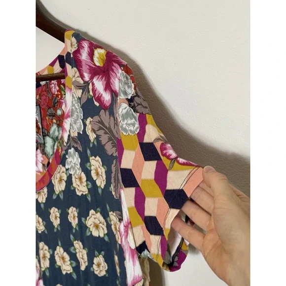 JOHNNY WAS Nellie Favorite S/S Multicolor Floral V-Neck Swing Tee Size L - Picture 9 of 13